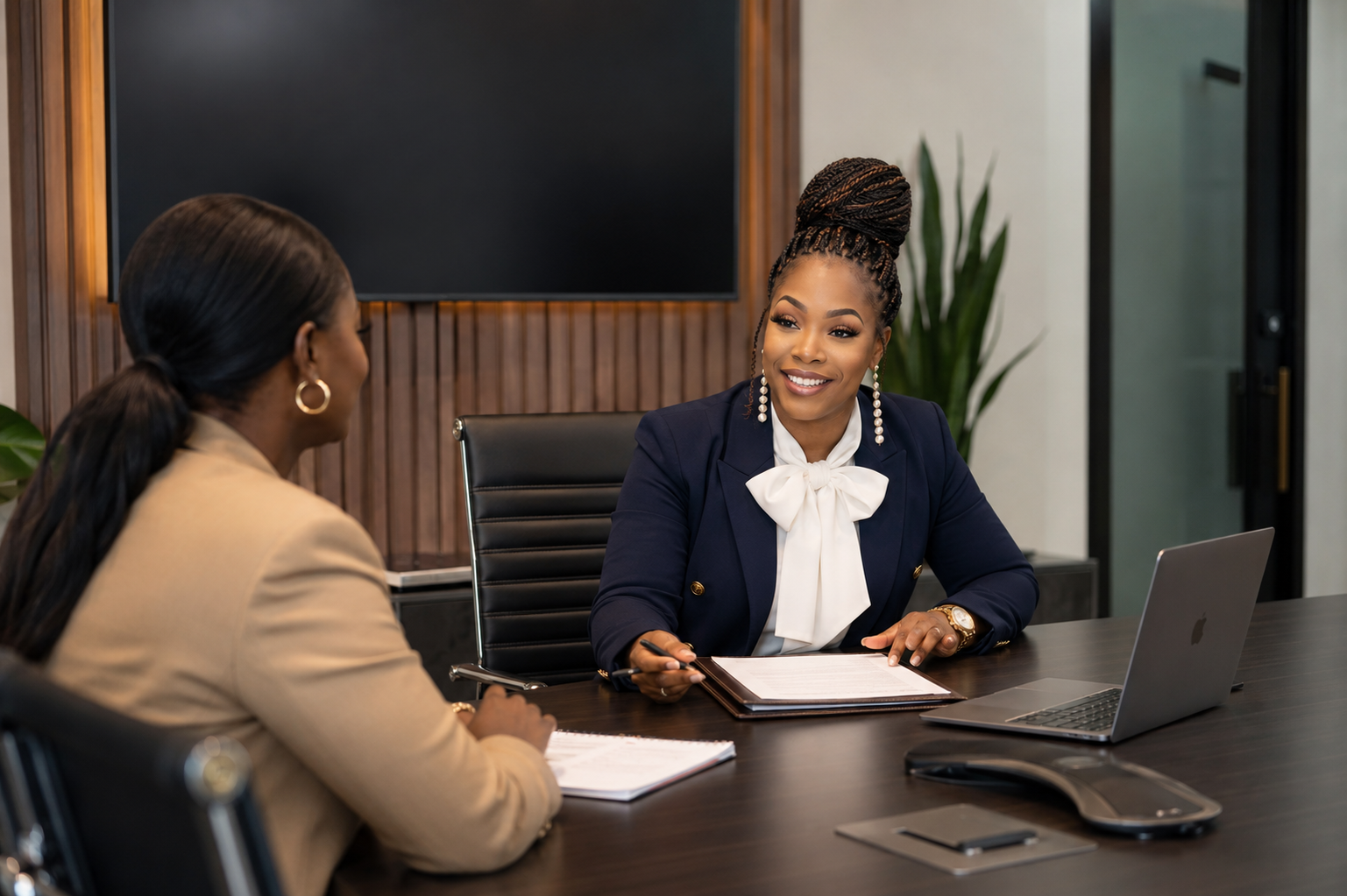 Shonta L. Thomas in session with a client